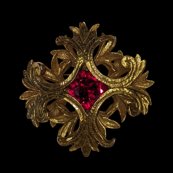 Vintage Benedict NY Beautiful Large Brooch Pin With ♥️ Red Center Rhinestone - Picture 3 of 8